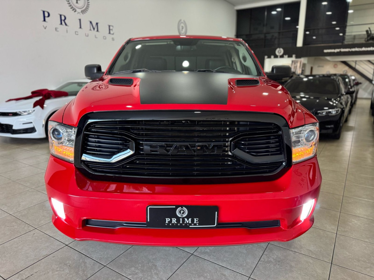 Classic 5.7 V8 32V 4P HEMI LARAMIE NIGHT EDITION AUTOMÁTICO