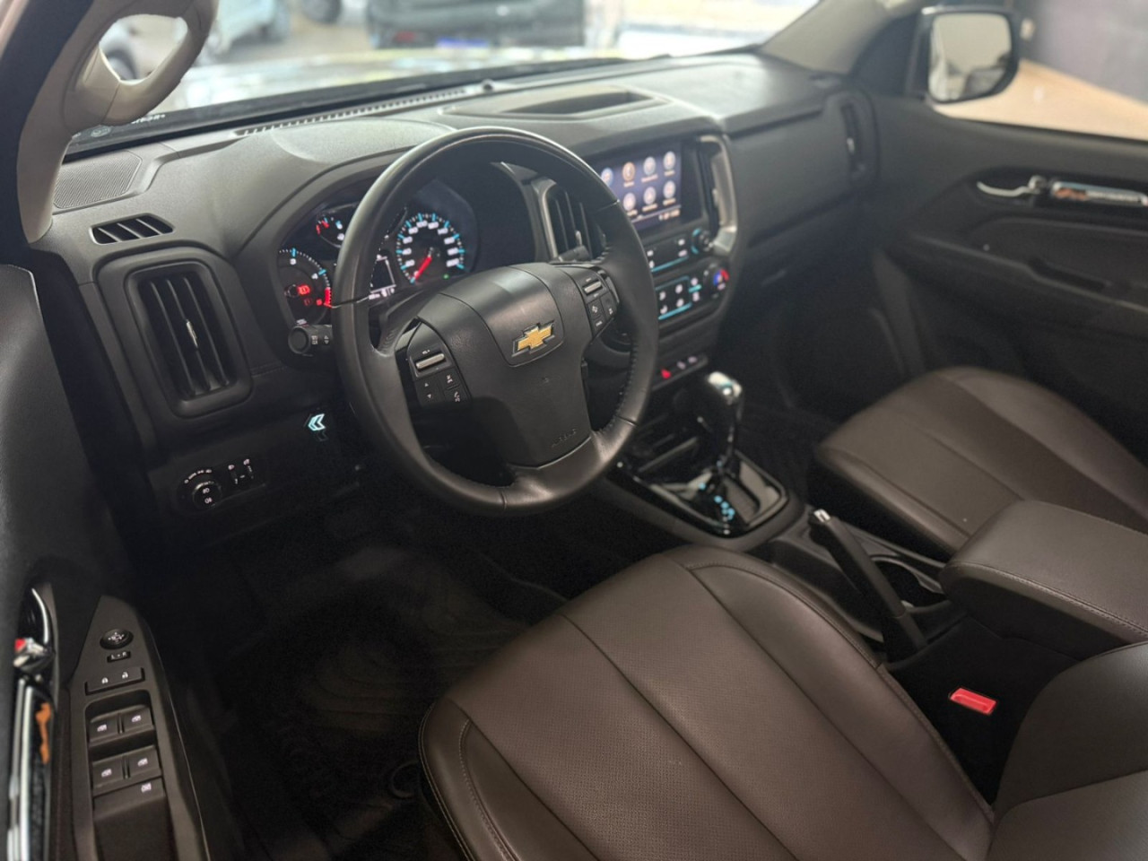 S10 2.8 12V HIGH COUNTRY CABINE DUPLA 4X4 TURBO DIESEL AUTOMÁTICO