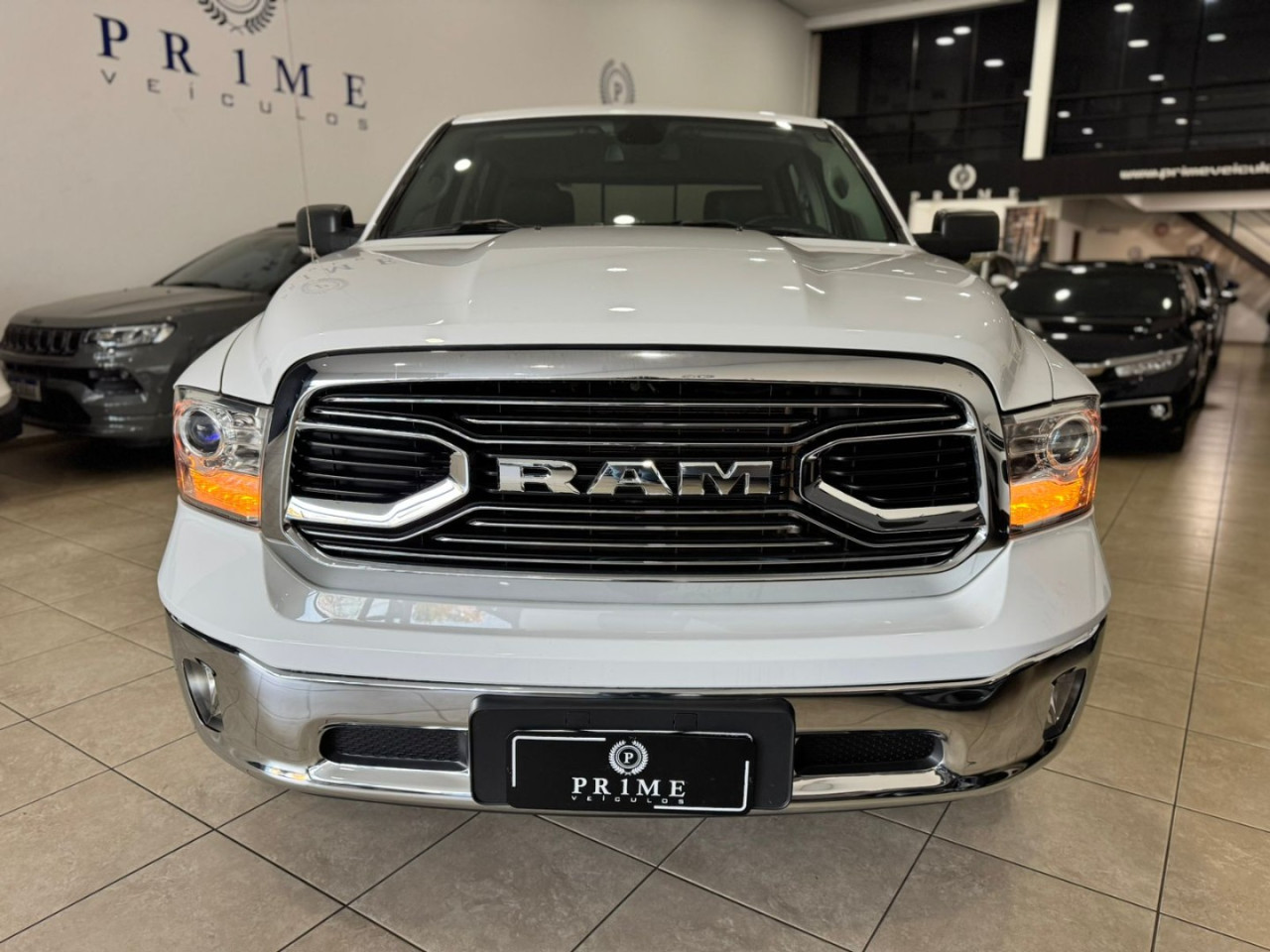 Classic 5.7 V8 32V 4P HEMI LARAMIE AUTOMÁTICO