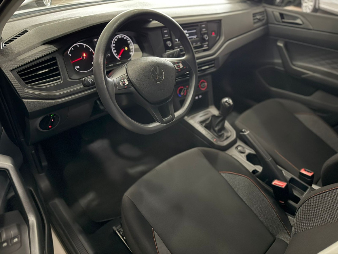 Polo Hatch 1.0 4P MPI TRACK