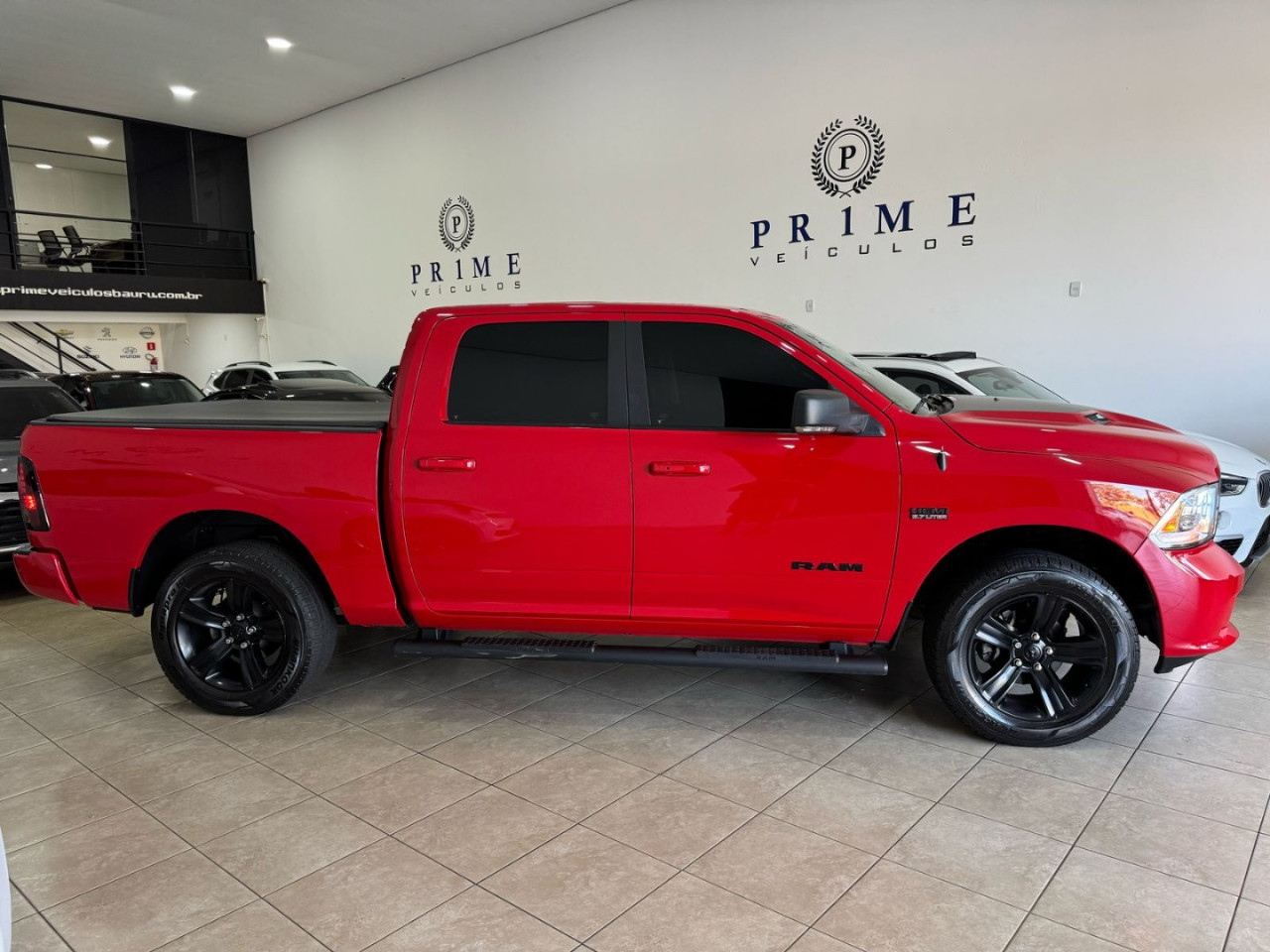Classic 5.7 V8 32V 4P HEMI LARAMIE NIGHT EDITION AUTOMÁTICO