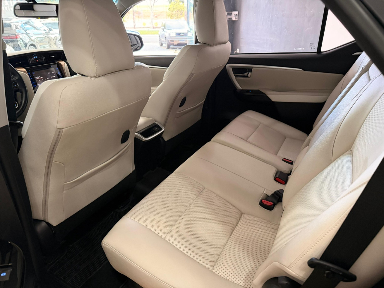 Hilux SW4 2.8 4P SRX 4X4 DIAMOND 7 LUGARES TURBO DIESEL AUTOMÁTICO