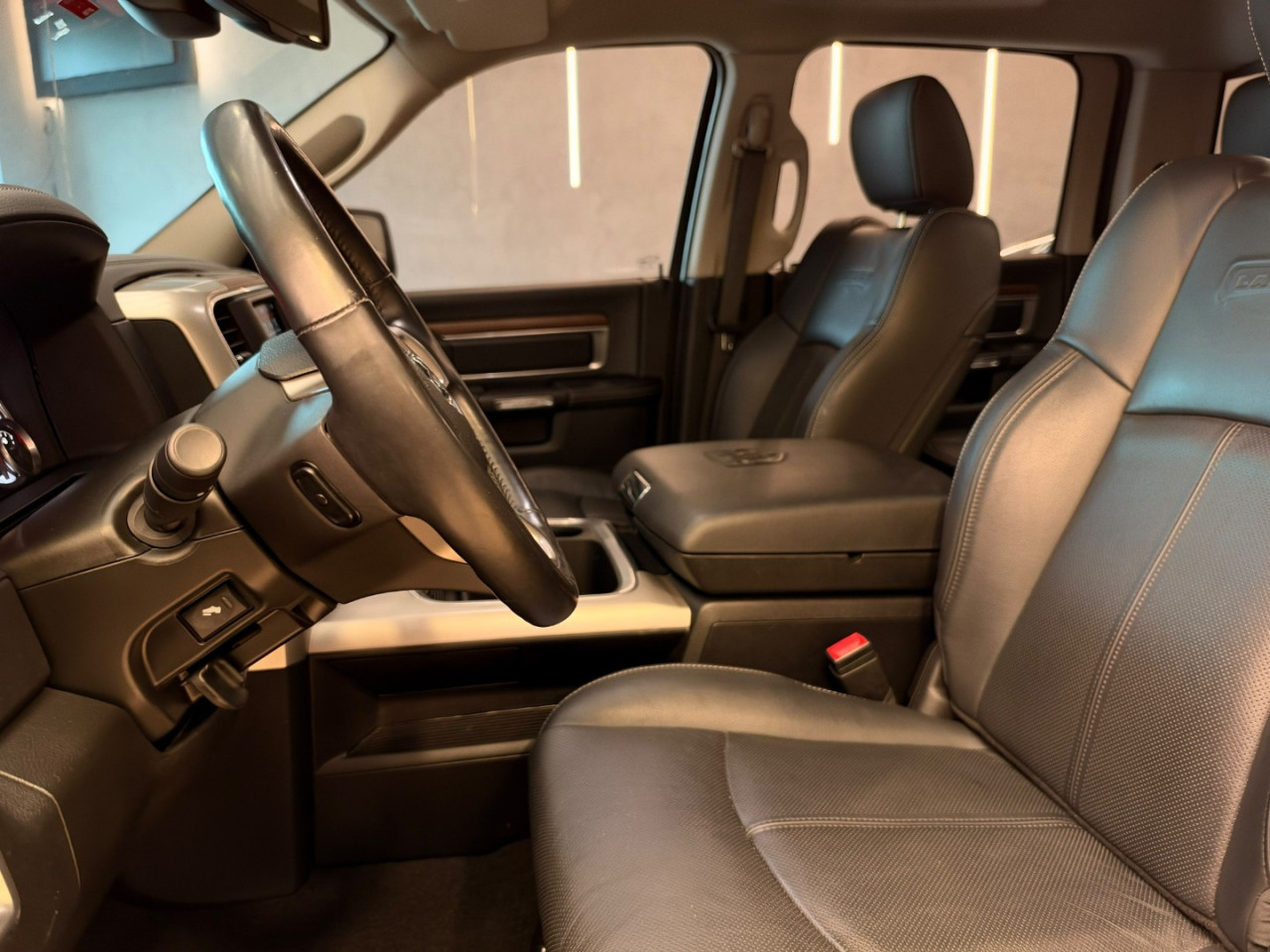Classic 5.7 V8 32V 4P HEMI LARAMIE AUTOMÁTICO