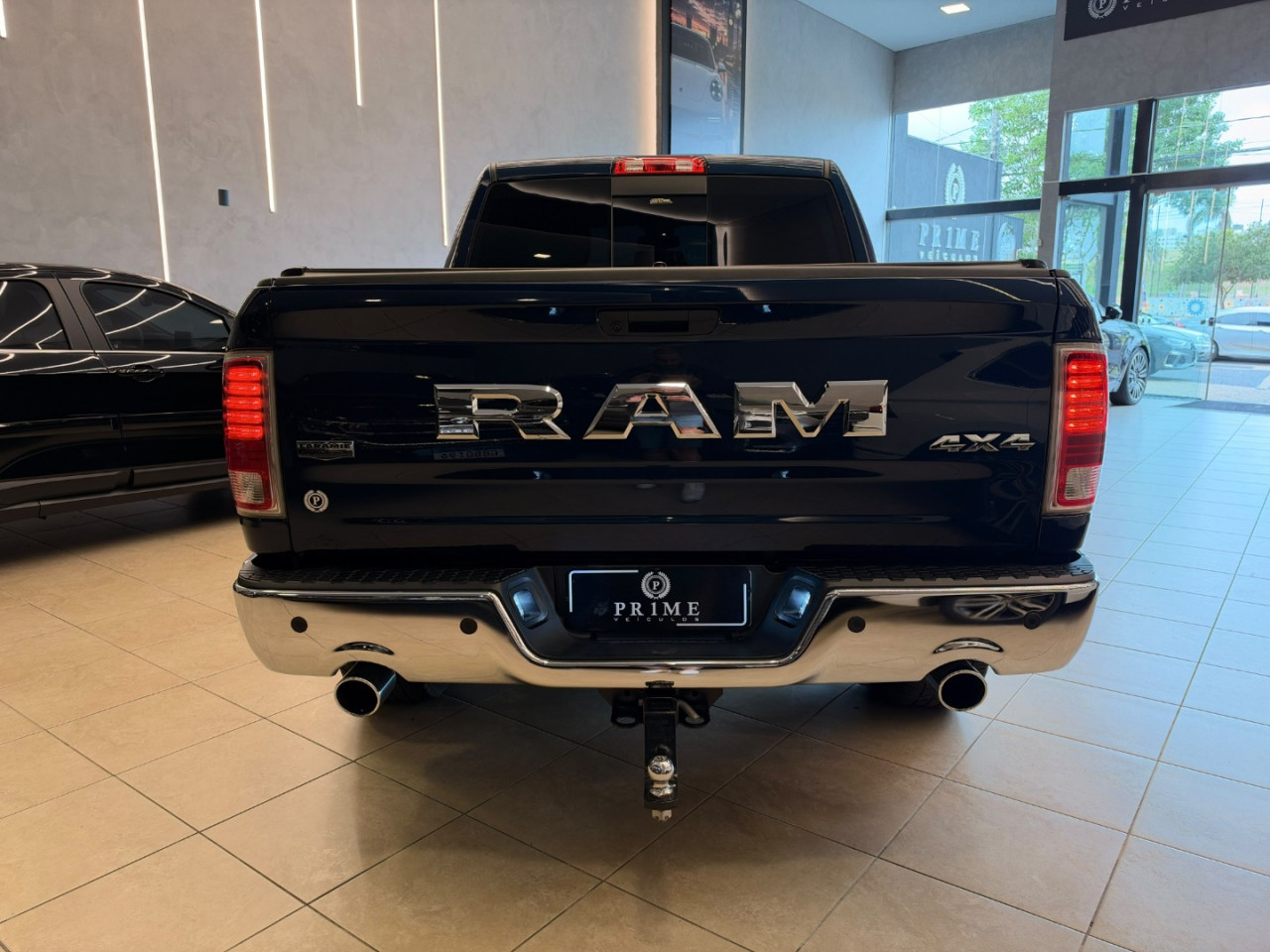 Classic 5.7 V8 32V 4P HEMI LARAMIE AUTOMÁTICO