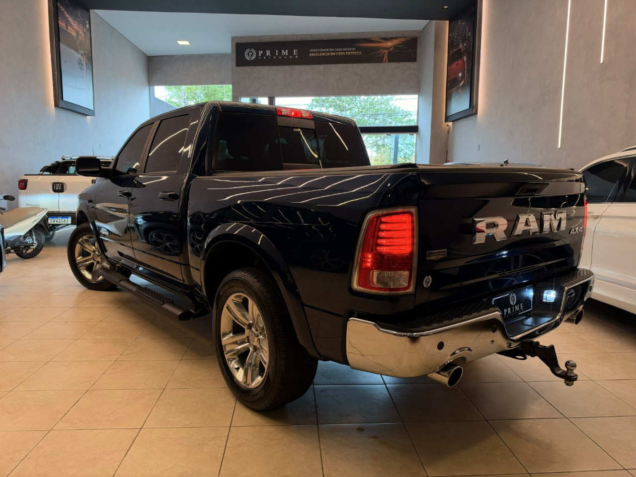 Classic 5.7 V8 32V 4P HEMI LARAMIE AUTOMÁTICO