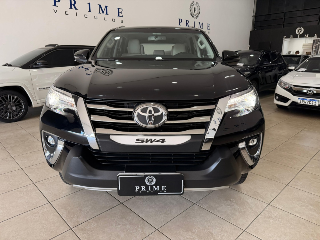 Hilux SW4 2.8 4P SRX 4X4 DIAMOND 7 LUGARES TURBO DIESEL AUTOMÁTICO