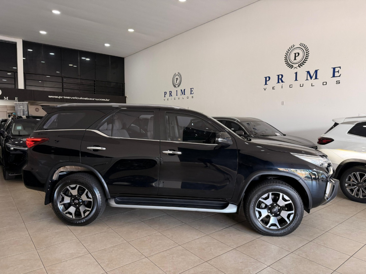 Hilux SW4 2.8 4P SRX 4X4 DIAMOND 7 LUGARES TURBO DIESEL AUTOMÁTICO