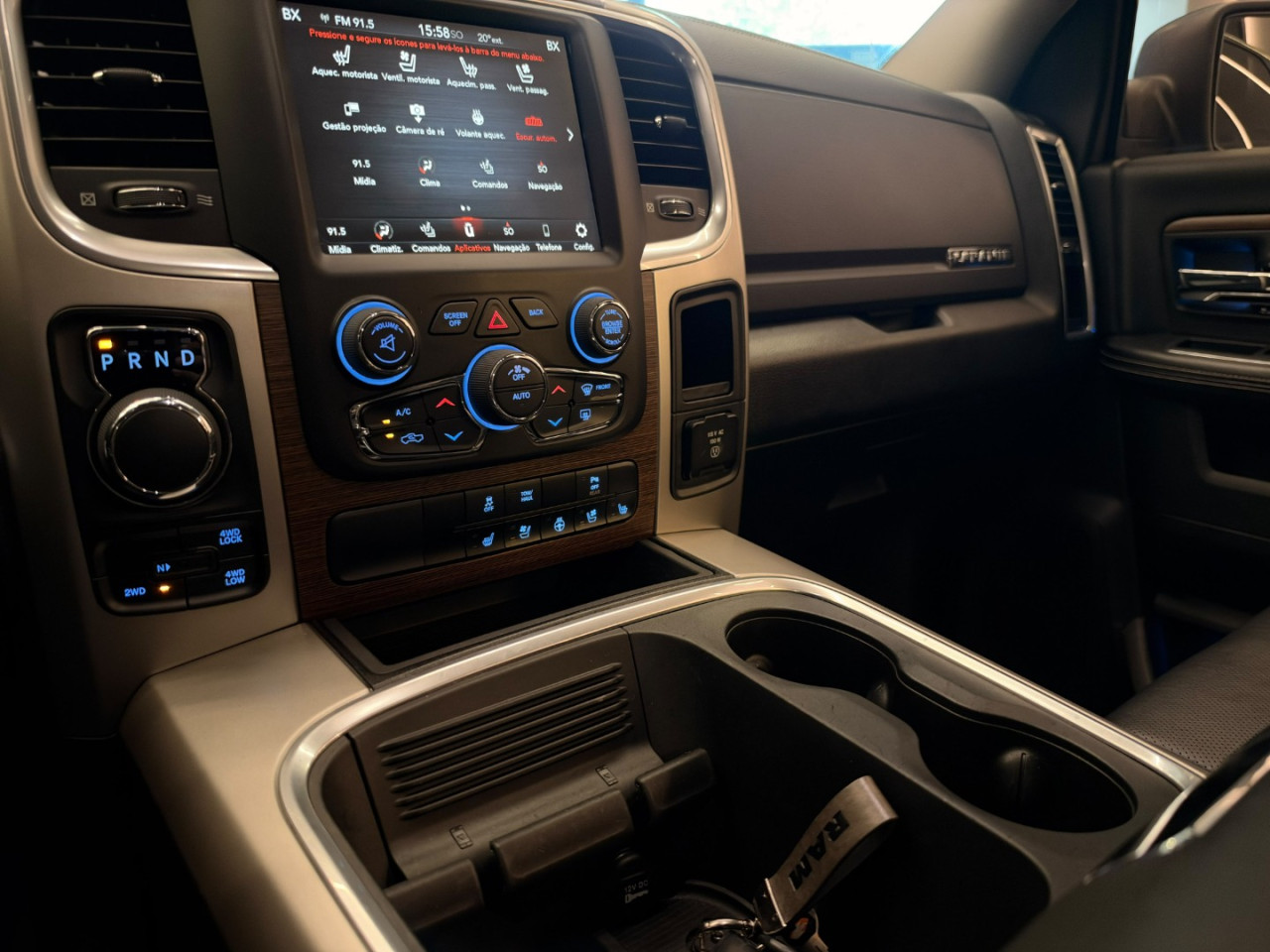 Classic 5.7 V8 32V 4P HEMI LARAMIE AUTOMÁTICO