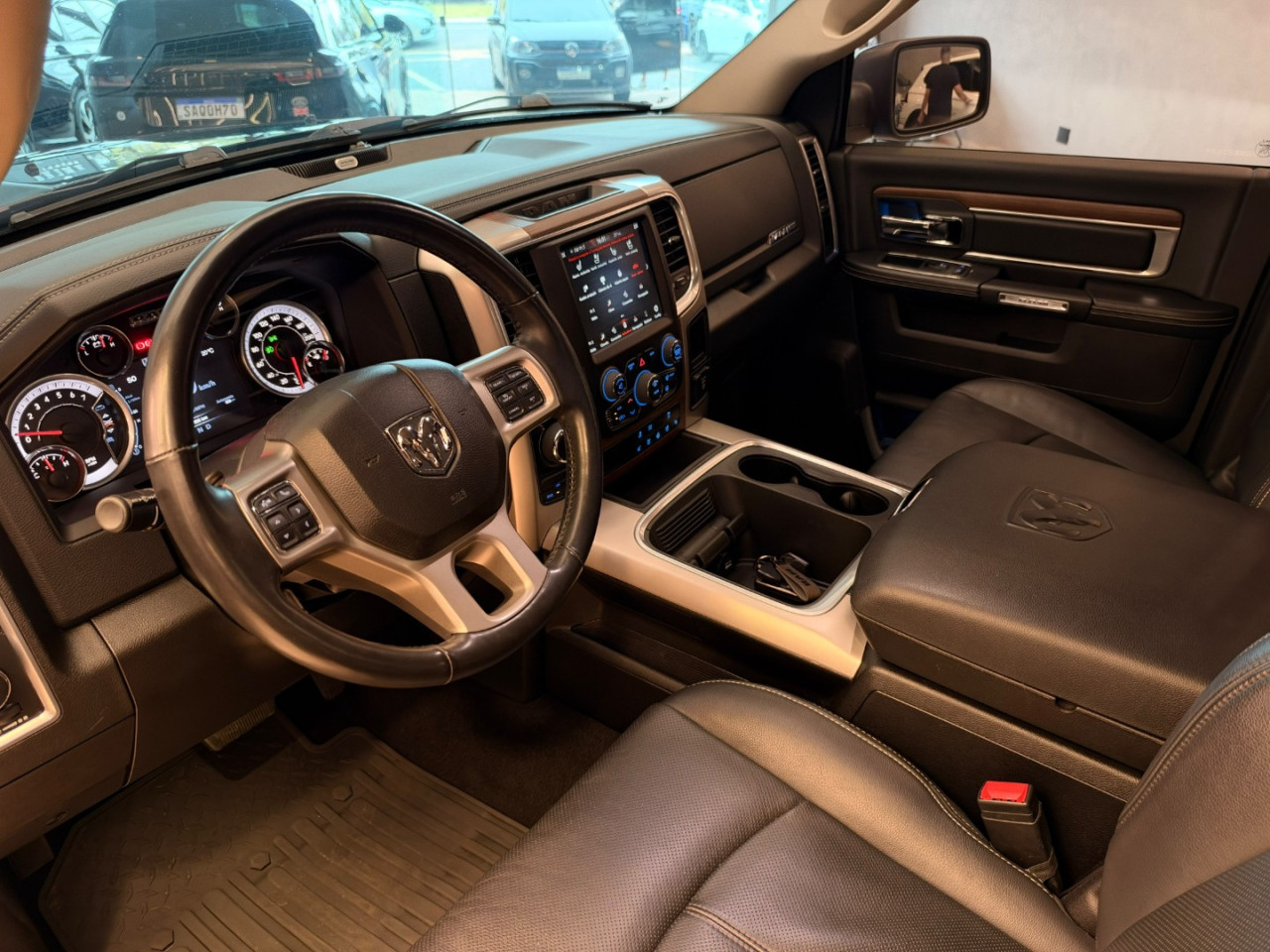Classic 5.7 V8 32V 4P HEMI LARAMIE AUTOMÁTICO