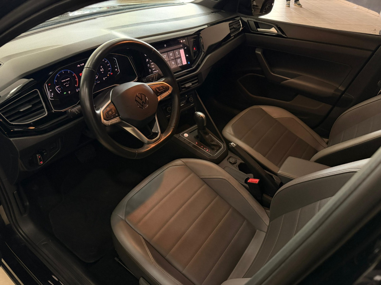 Nivus 1.0 4P FLEX 200 TSI HIGHLINE TURBO AUTOMÁTICO