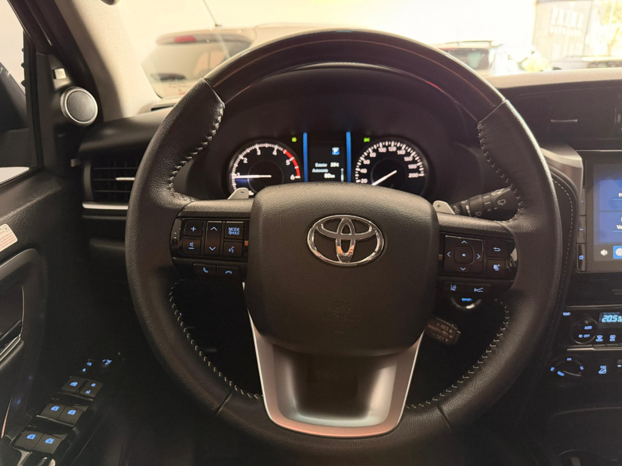 Hilux SW4 2.8 16V 4P SRX PLATINUM 4X4 7 LUGARES TURBO DIESEL AUTOMÁTICO