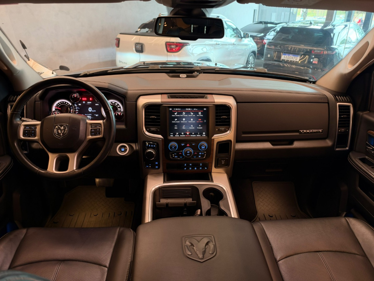 Classic 5.7 V8 32V 4P HEMI LARAMIE AUTOMÁTICO