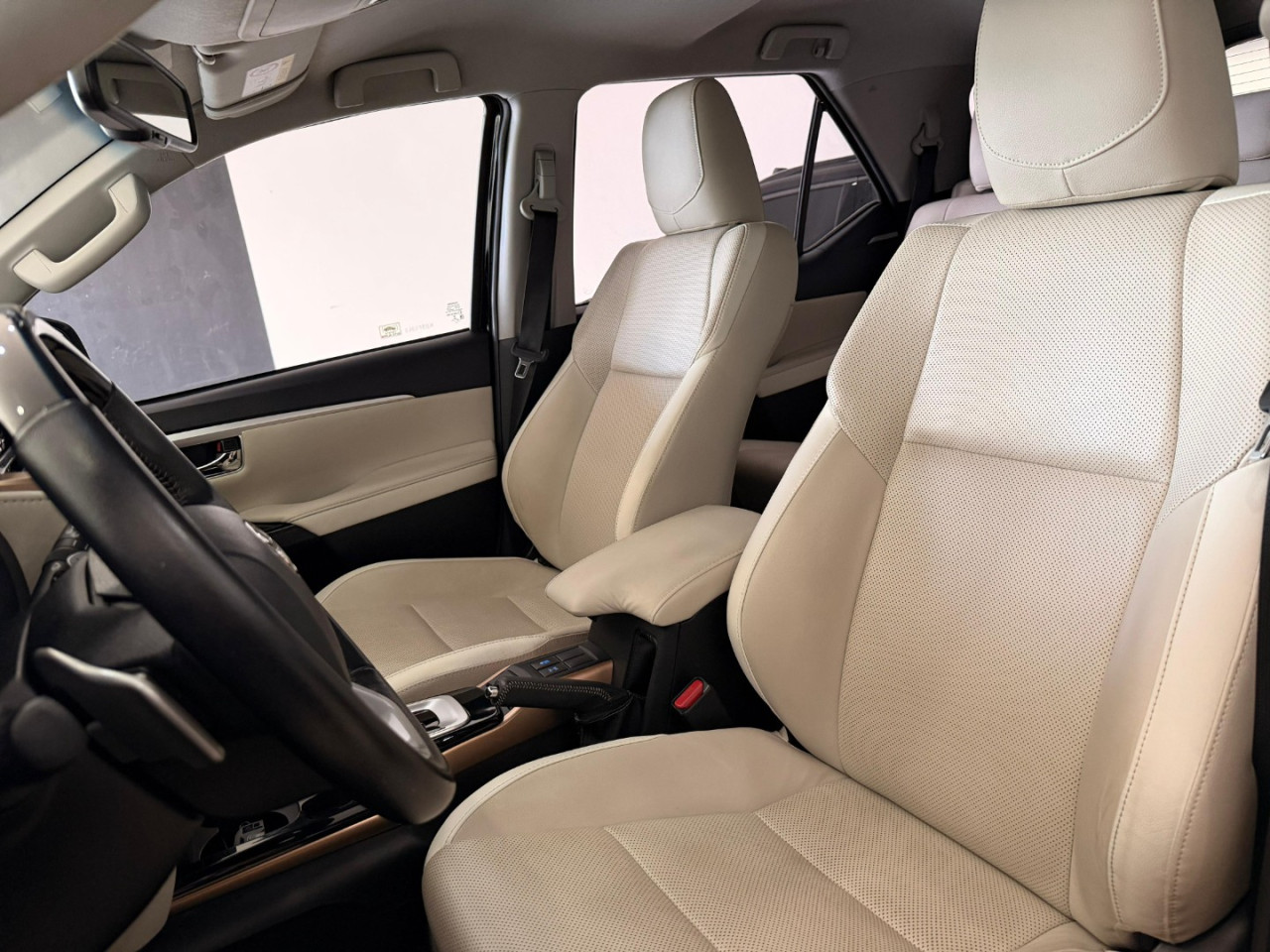 Hilux SW4 2.8 4P SRX 4X4 DIAMOND 7 LUGARES TURBO DIESEL AUTOMÁTICO