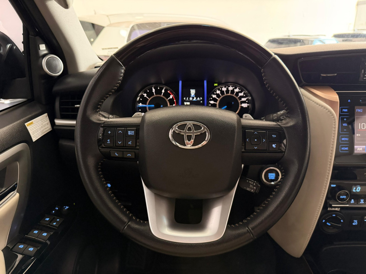 Hilux SW4 2.8 4P SRX 4X4 DIAMOND 7 LUGARES TURBO DIESEL AUTOMÁTICO