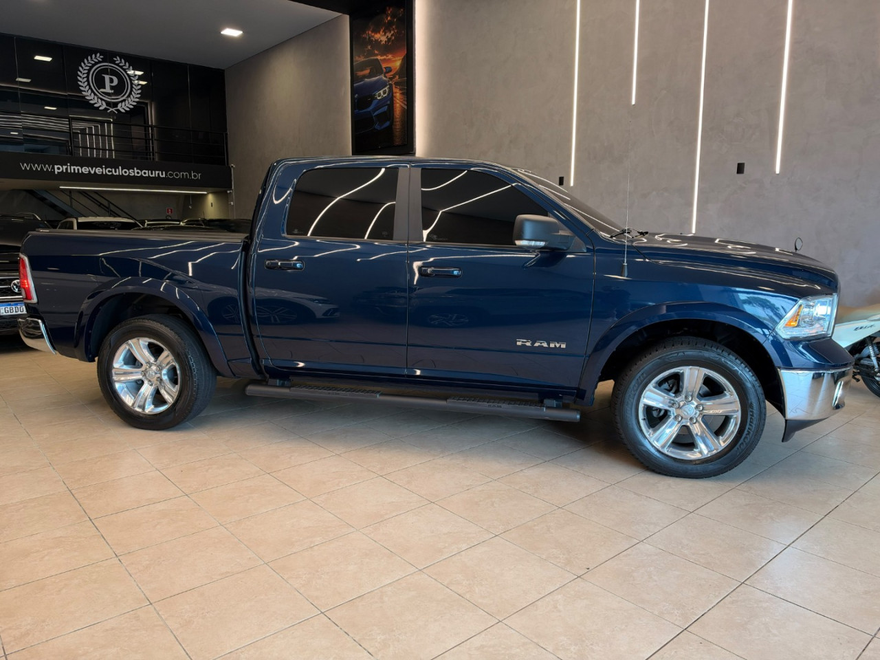 Classic 5.7 V8 32V 4P HEMI LARAMIE AUTOMÁTICO