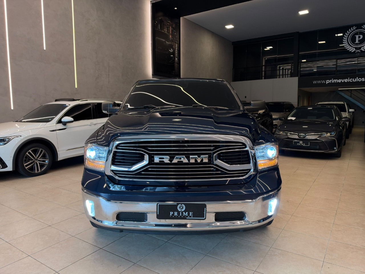 Classic 5.7 V8 32V 4P HEMI LARAMIE AUTOMÁTICO