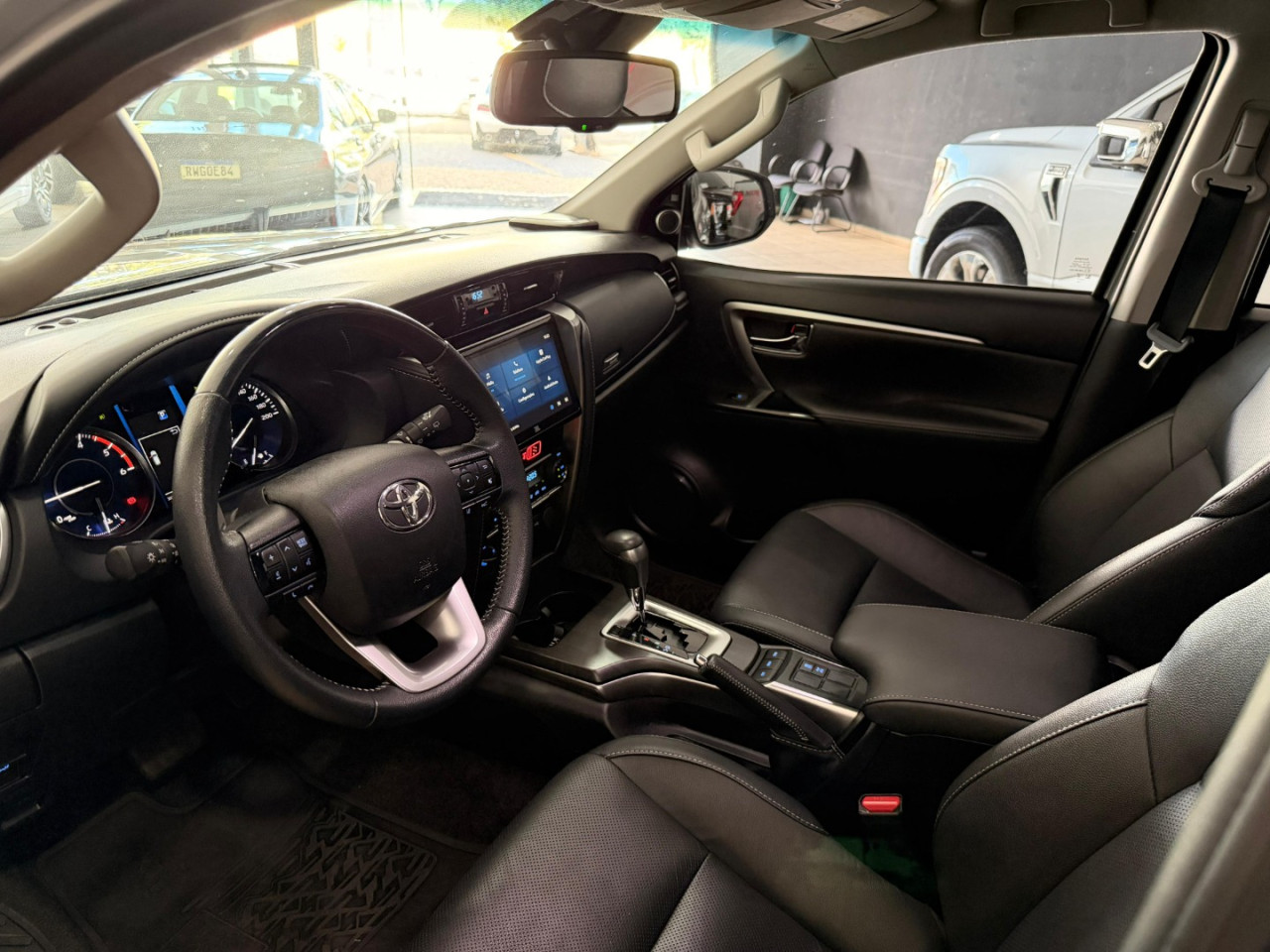 Hilux SW4 2.8 16V 4P SRX PLATINUM 4X4 7 LUGARES TURBO DIESEL AUTOMÁTICO