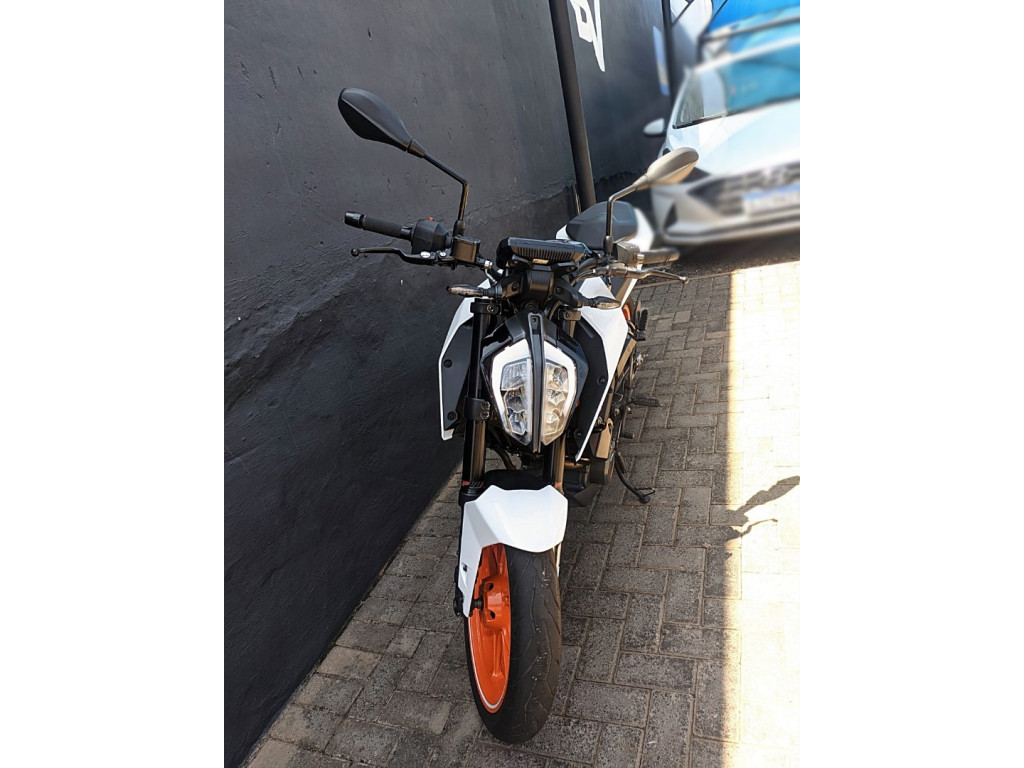 390 Duke Modelo sem Versão