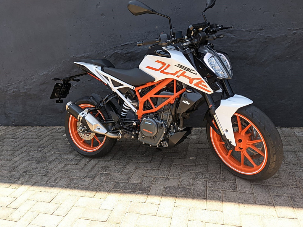 390 Duke Modelo sem Versão