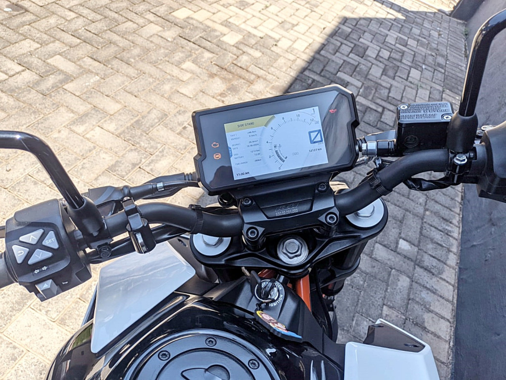 390 Duke Modelo sem Versão