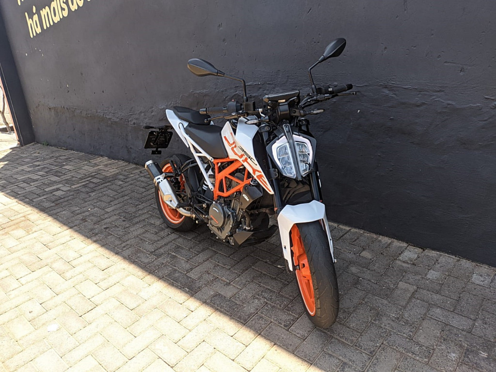 390 Duke Modelo sem Versão