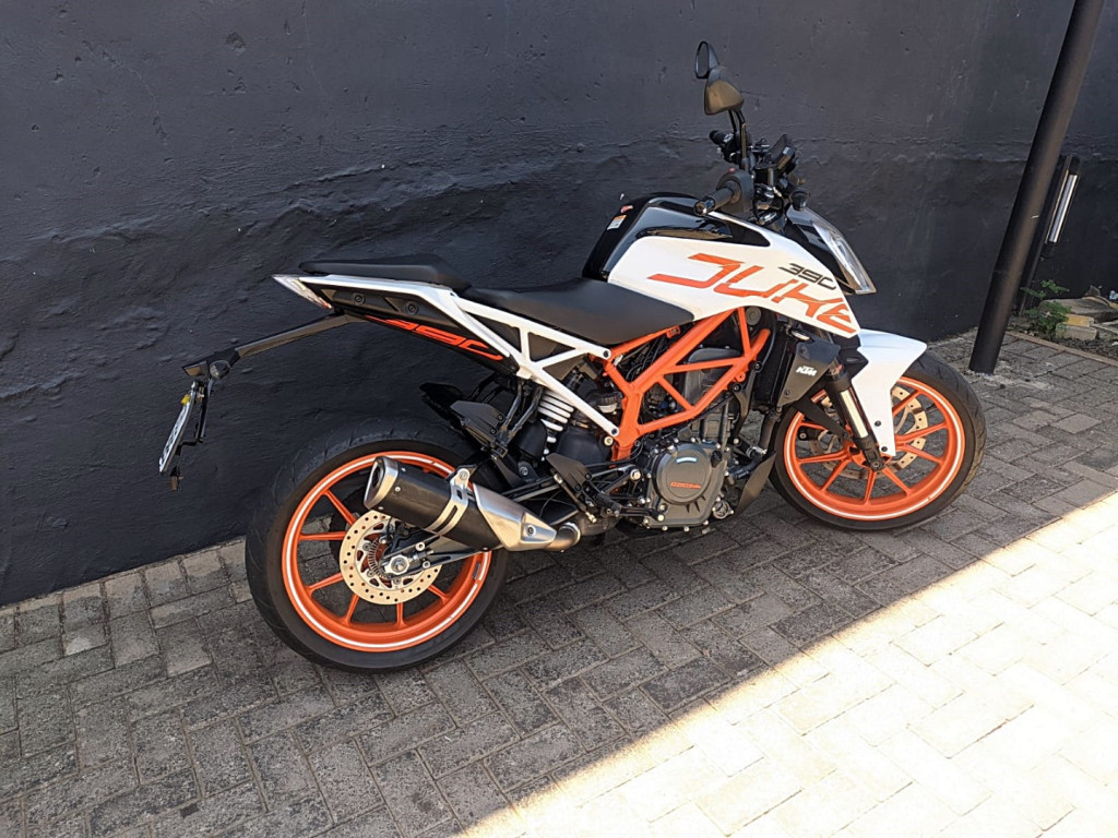 390 Duke Modelo sem Versão