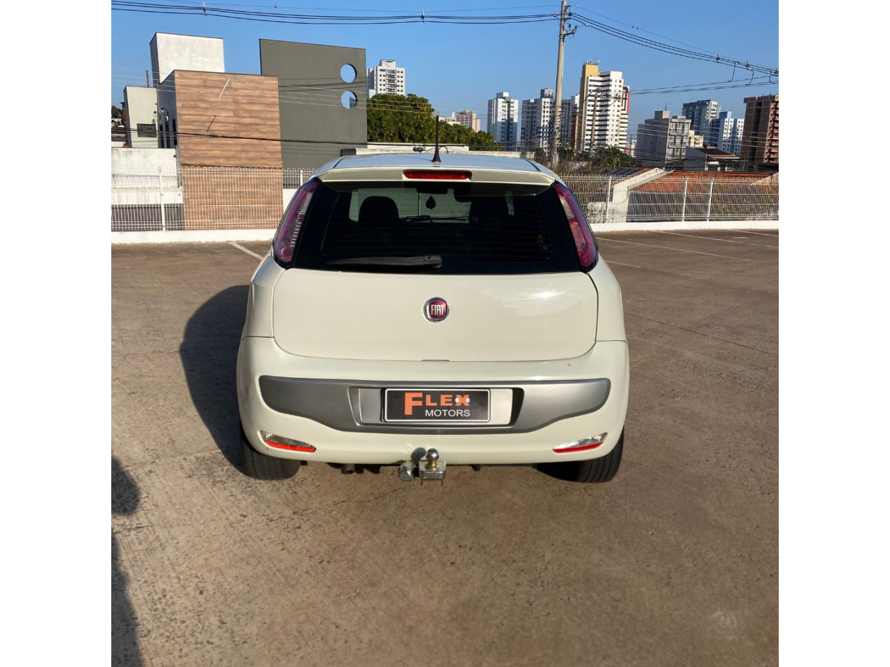 FIAT Punto 1.6 16V 4P FLEX ESSENCE DUALOGIC AUTOMATIZADO