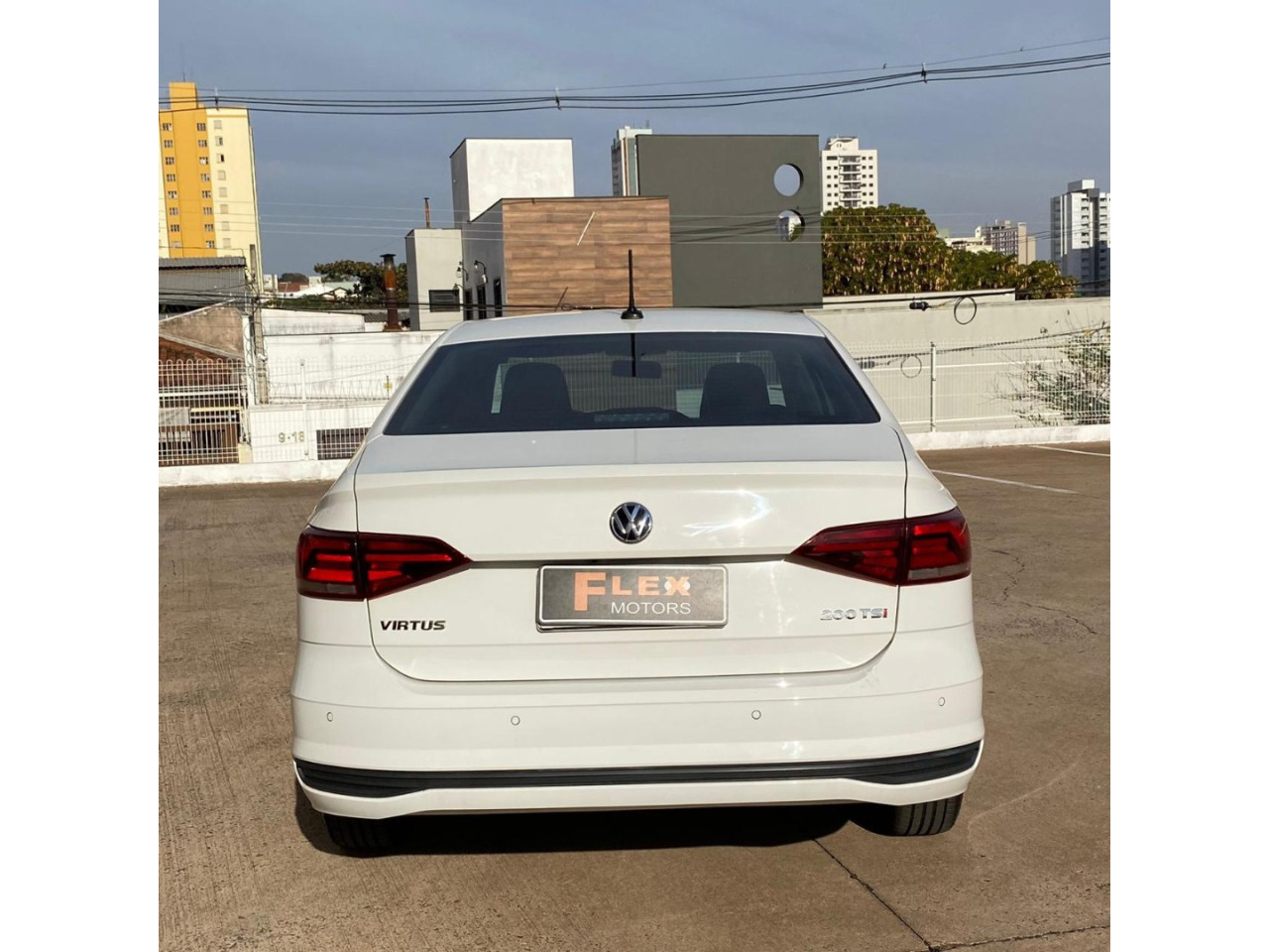 VOLKSWAGEN Virtus 1.0 4P 200 TSI FLEX COMFORTLINE AUTOMÁTICO