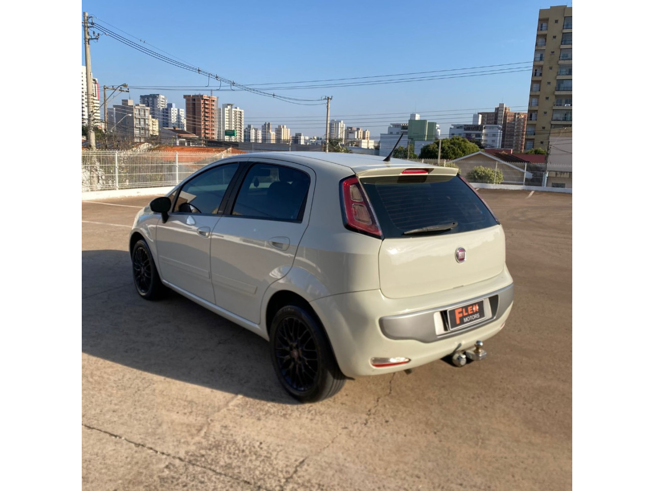FIAT Punto 1.6 16V 4P FLEX ESSENCE DUALOGIC AUTOMATIZADO