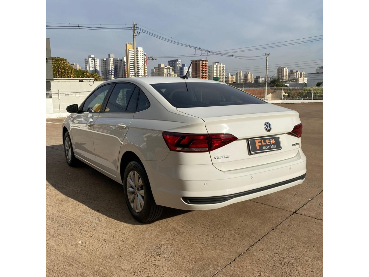 VOLKSWAGEN Virtus 1.0 4P 200 TSI FLEX COMFORTLINE AUTOMÁTICO