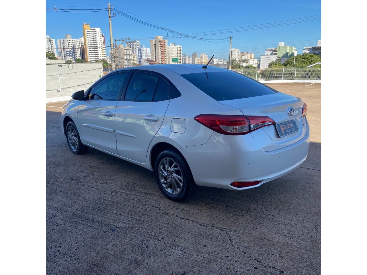 TOYOTA Yaris Sedan 1.5 16V 4P FLEX XS CONNECT MULTIDRIVE AUTOMÁTICO CVT