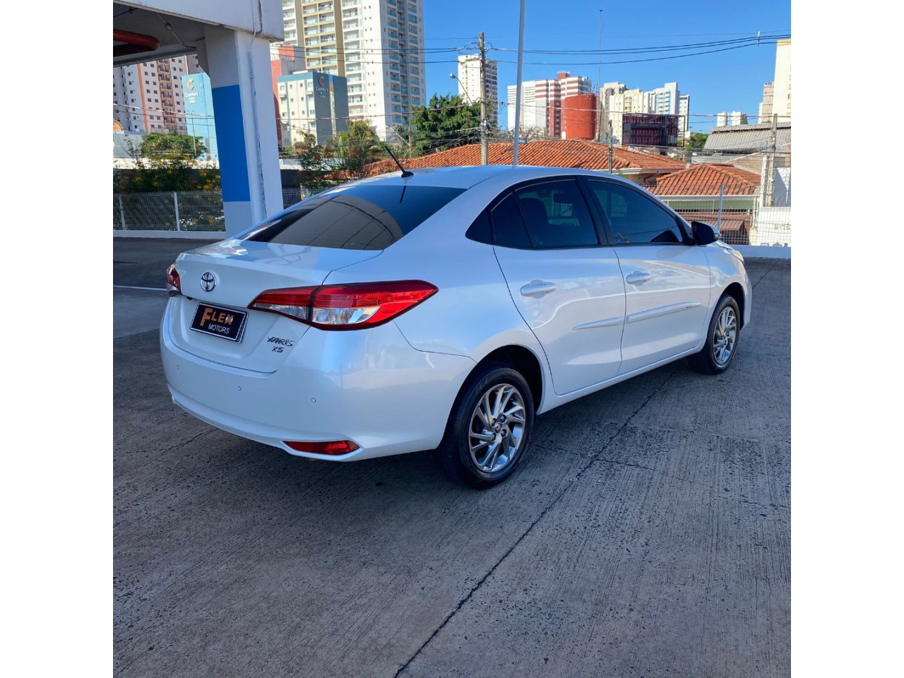 TOYOTA Yaris Sedan 1.5 16V 4P FLEX XS CONNECT MULTIDRIVE AUTOMÁTICO CVT