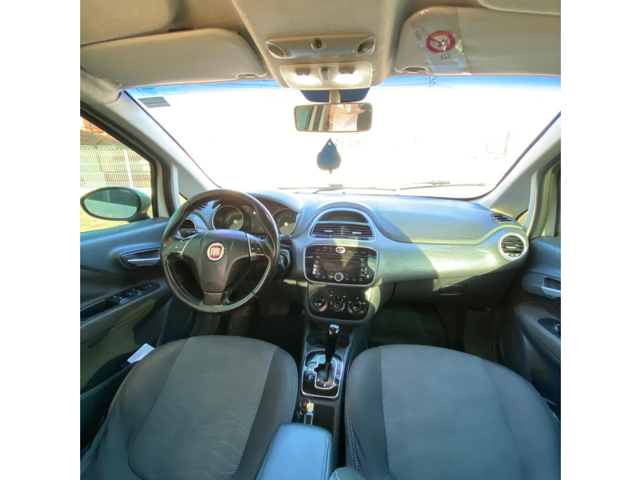 FIAT Punto 1.6 16V 4P FLEX ESSENCE DUALOGIC AUTOMATIZADO