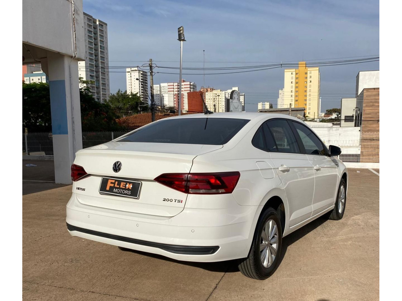 VOLKSWAGEN Virtus 1.0 4P 200 TSI FLEX COMFORTLINE AUTOMÁTICO