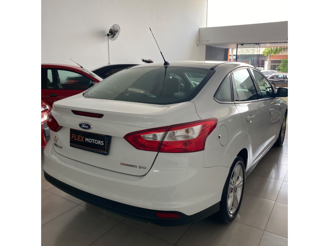FORD Focus Sedan 2.0 16V 4P FLEX S POWERSHIFT AUTOMÁTICO