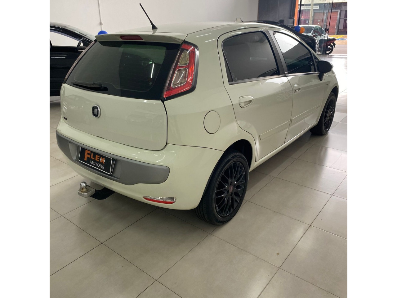 FIAT Punto 1.6 16V 4P FLEX ESSENCE DUALOGIC AUTOMATIZADO