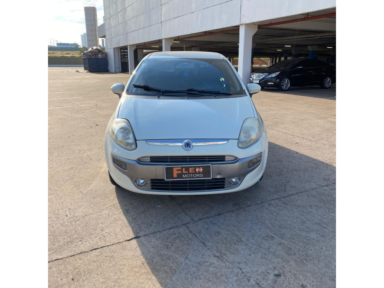 FIAT Punto 1.6 16V 4P FLEX ESSENCE DUALOGIC AUTOMATIZADO