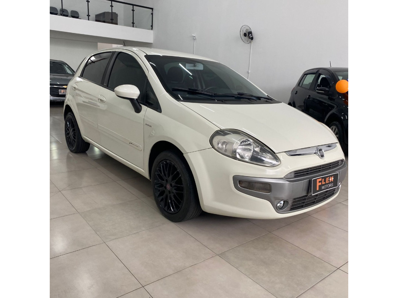 FIAT Punto 1.6 16V 4P FLEX ESSENCE DUALOGIC AUTOMATIZADO