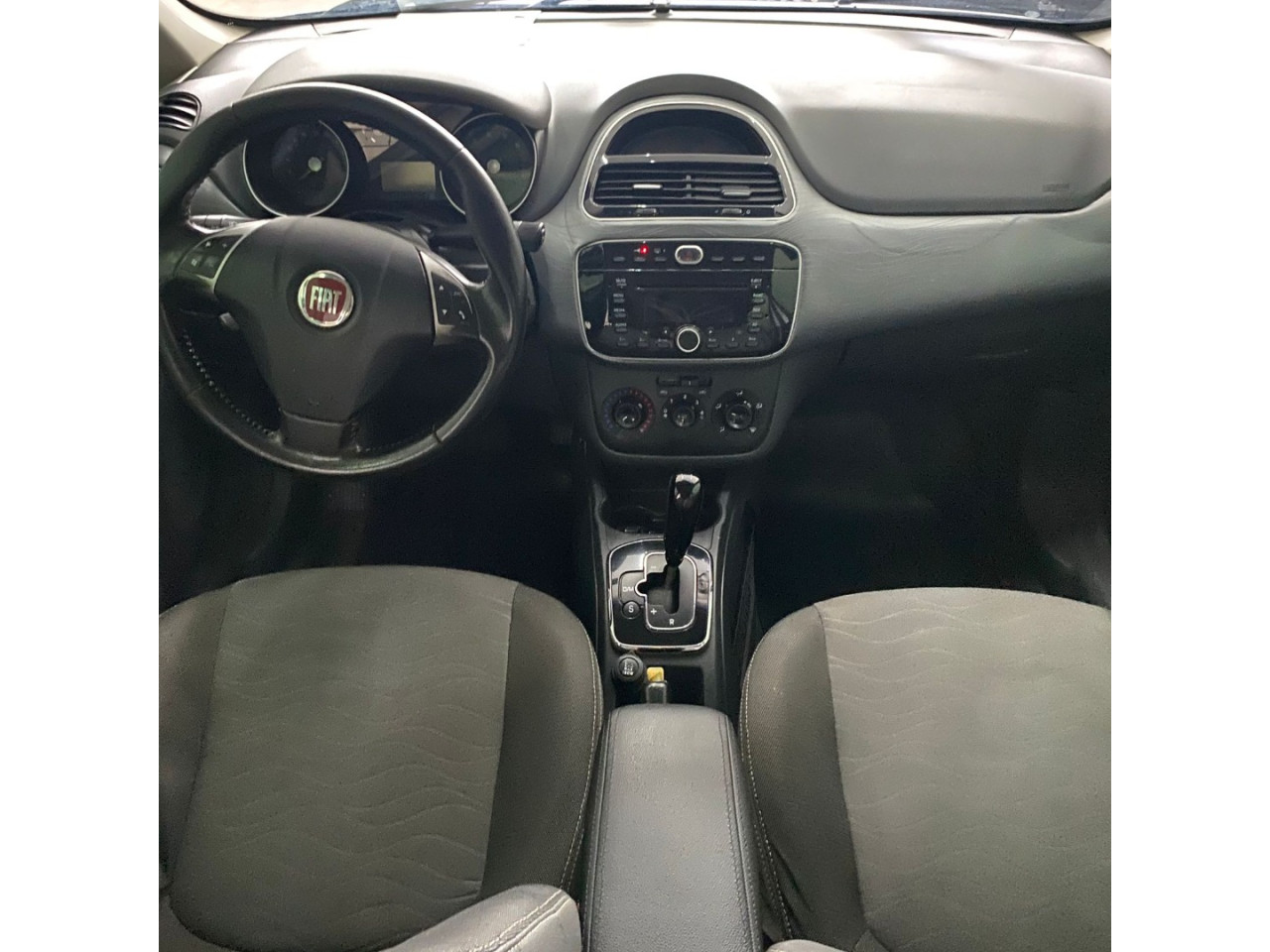 FIAT Punto 1.6 16V 4P FLEX ESSENCE DUALOGIC AUTOMATIZADO