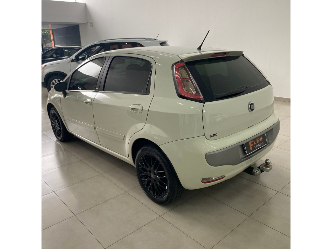 FIAT Punto 1.6 16V 4P FLEX ESSENCE DUALOGIC AUTOMATIZADO