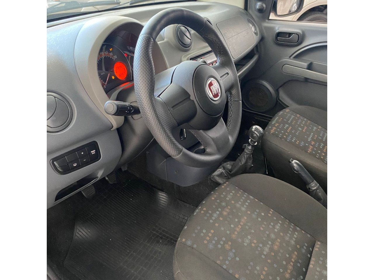 FIAT Uno 1.0 FLEX VIVACE CELEBRATION