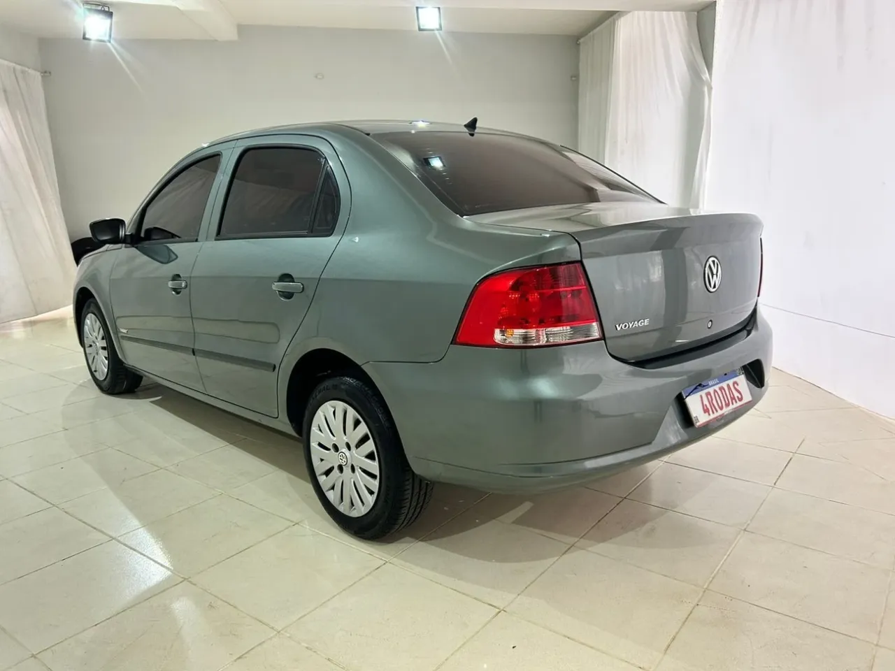 VOLKSWAGEN Voyage 1.0 MI 8V VOLKSWAGEN Voyage 1.0 MI 8V