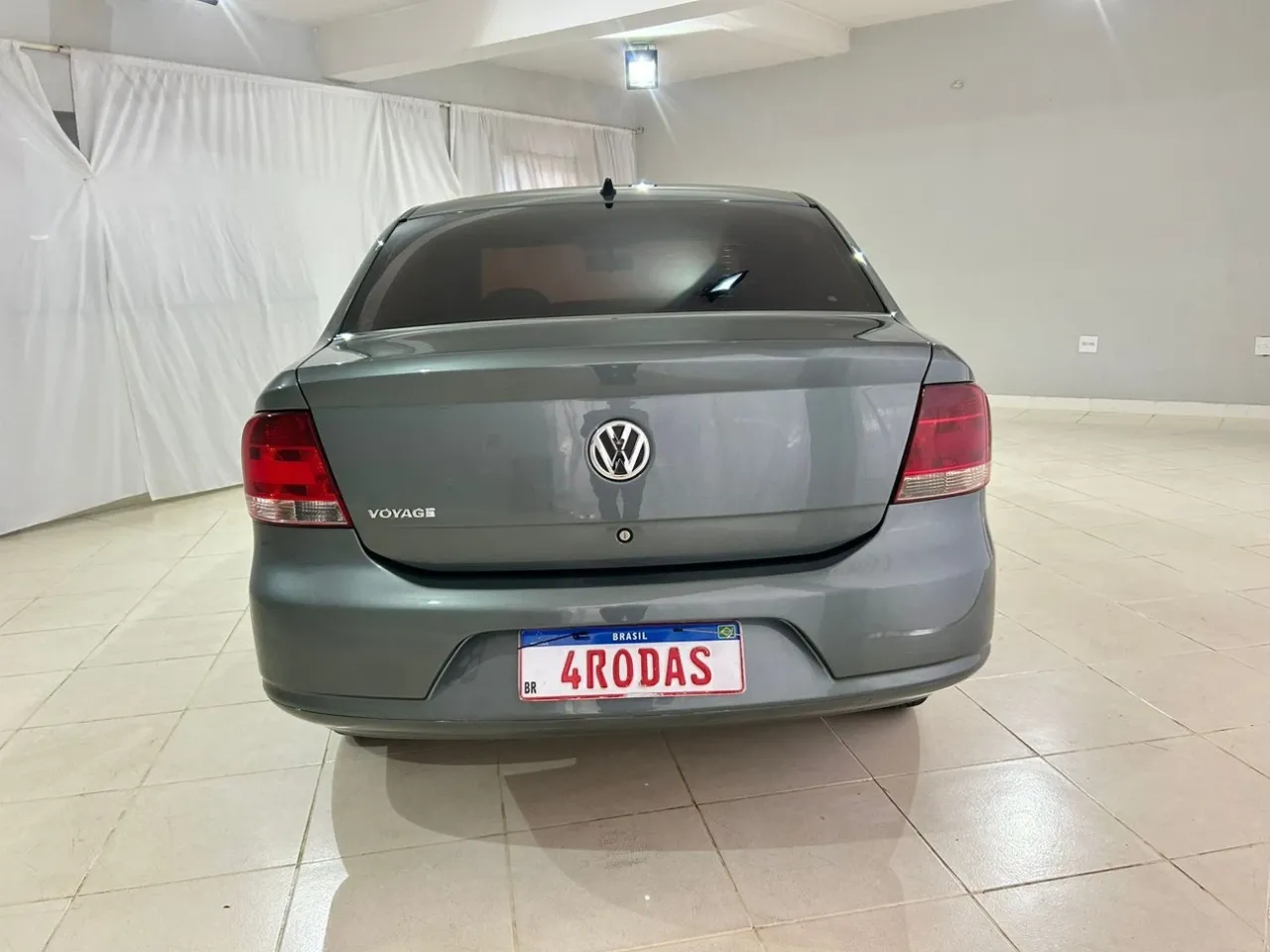 VOLKSWAGEN Voyage 1.0 MI 8V VOLKSWAGEN Voyage 1.0 MI 8V