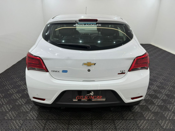 Onix Hatch 1.4 4P FLEX LTZ AUTOMÁTICO