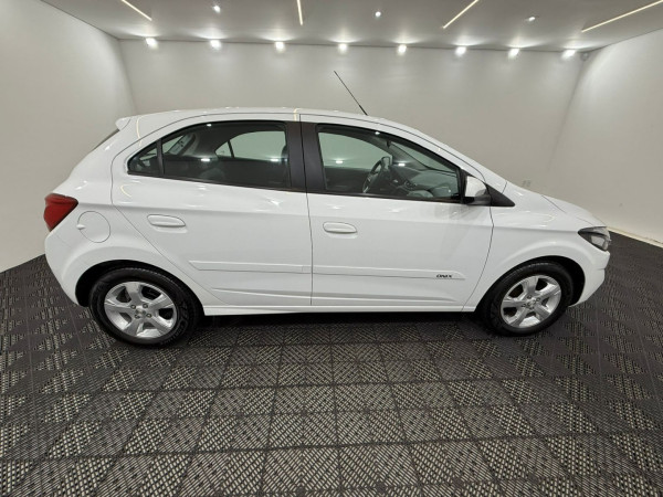 Onix Hatch 1.4 4P FLEX LT