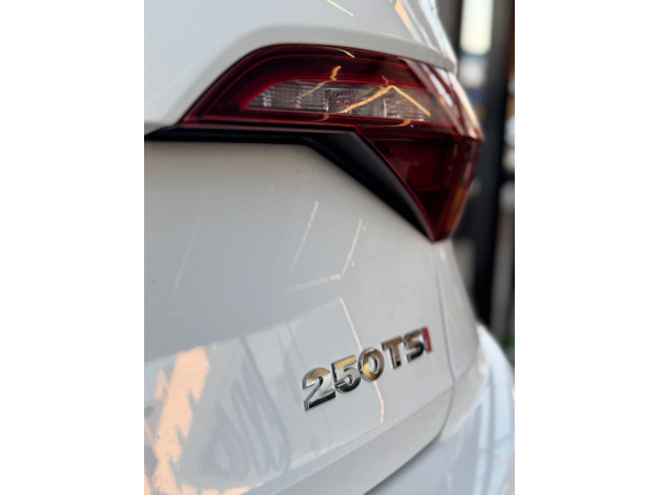 VOLKSWAGEN Jetta 1.4 4P 250 TSI R-LINE AUTOMÁTICO