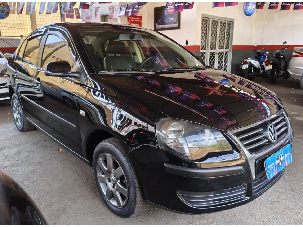 VOLKSWAGEN Polo Sedan 1.6 4P CONFORTLINE