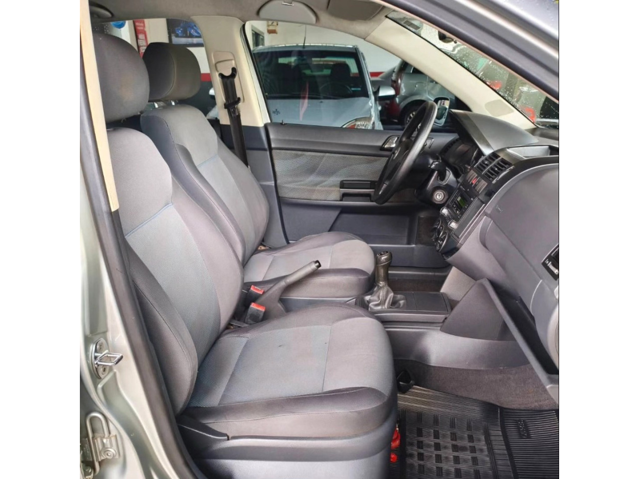 VOLKSWAGEN Polo Sedan 1.6 4P COMFORTLINE FLEX