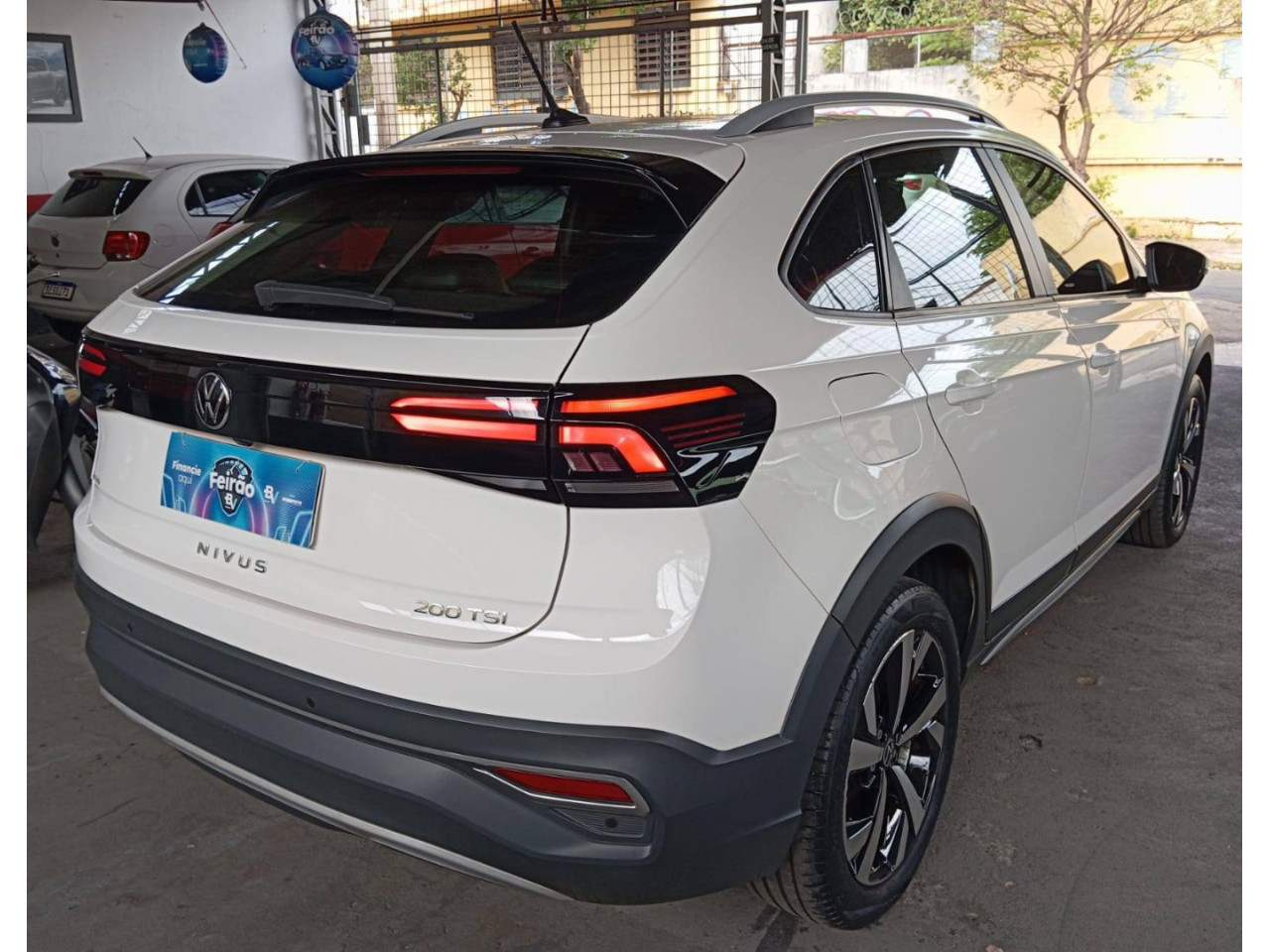 VOLKSWAGEN Nivus 1.0 4P FLEX 200 TSI HIGHLINE AUTOMÁTICO