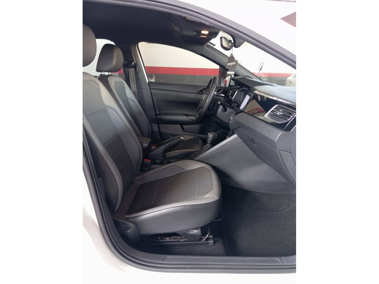 VOLKSWAGEN Nivus 1.0 4P FLEX 200 TSI HIGHLINE AUTOMÁTICO